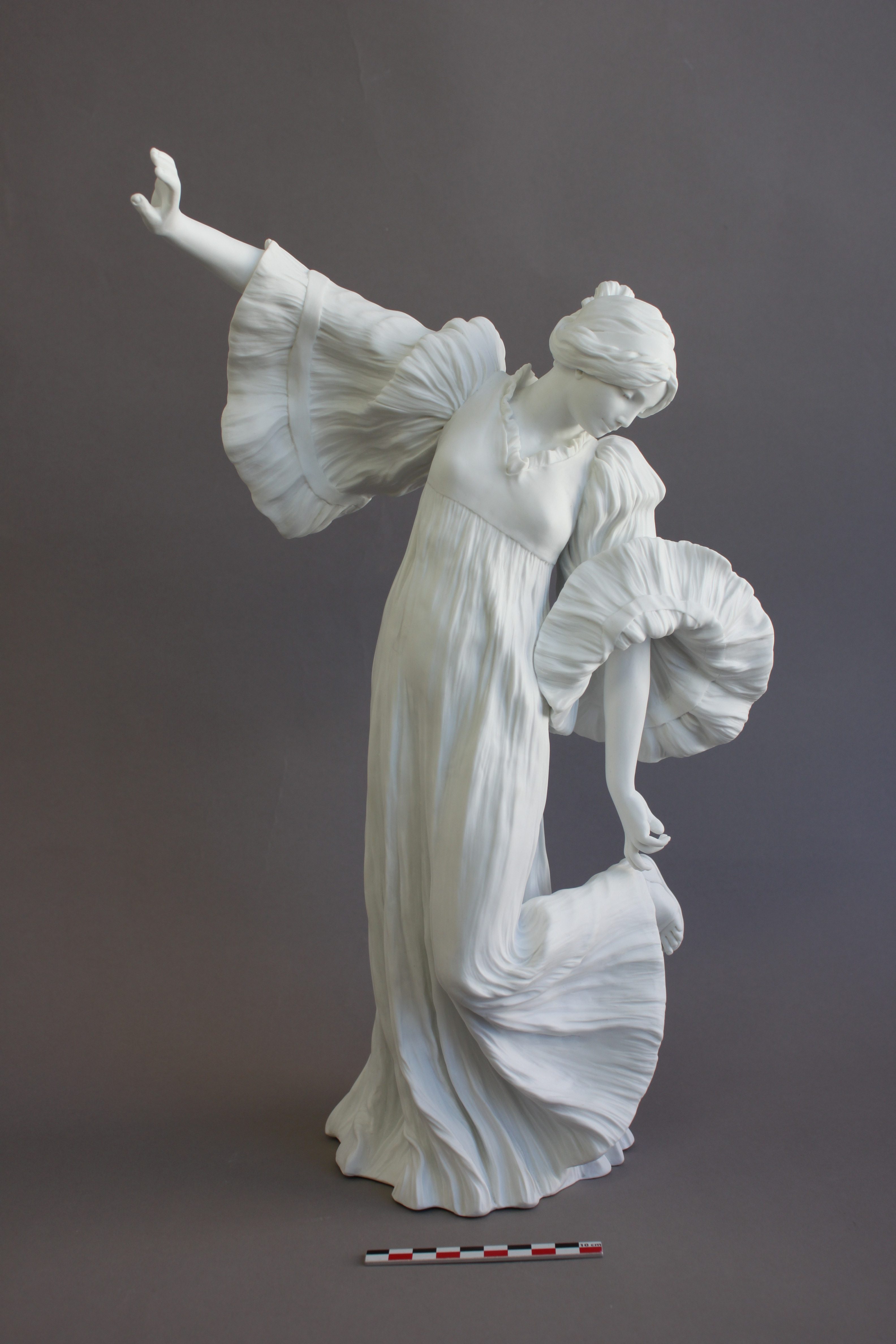 Restauration d’une sculpture en porcelaine de Sèvres – La Danseuse