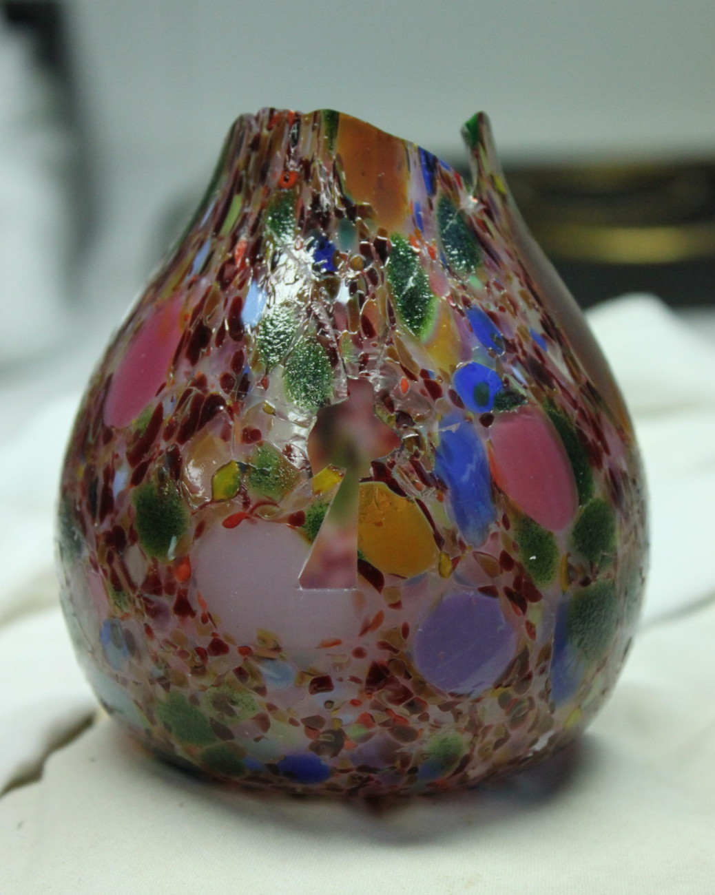 Restauration d’un vase en verre soufflé
