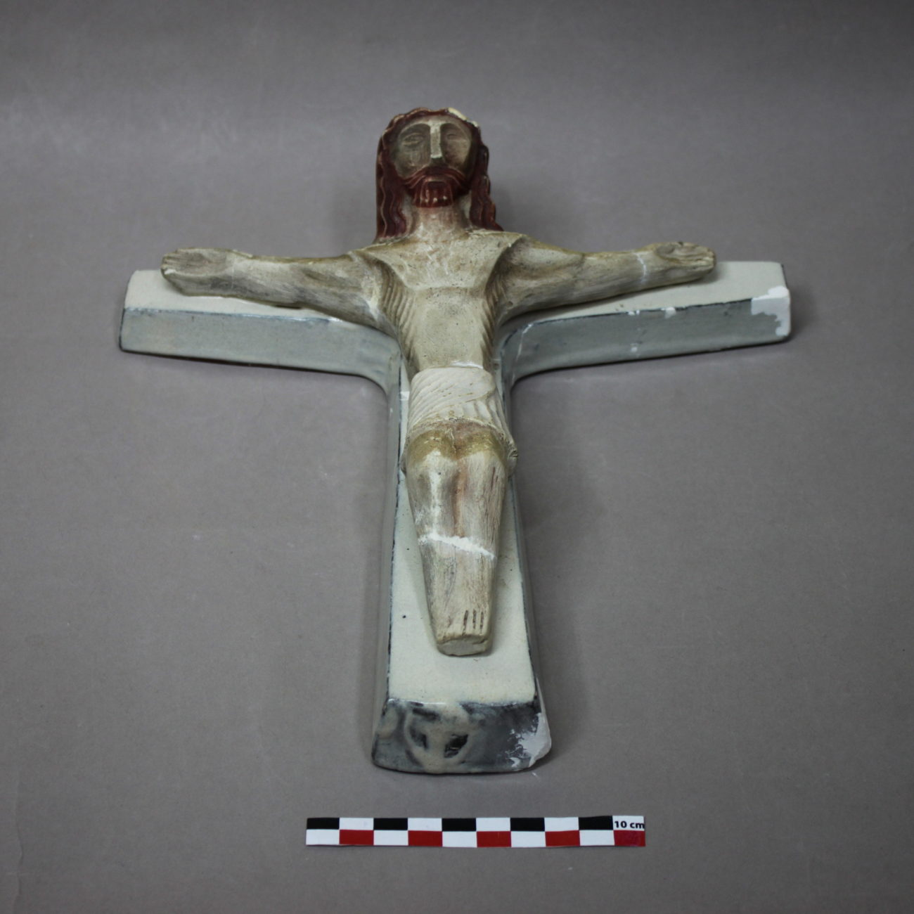 Restauration d’un Christ en croix de Jean Derval