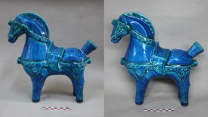 Restauration /réparation d'une céramique /céramiste en atelier Paris/Lille, cheval en faïence d'Aldo Londi série Rimini bleu