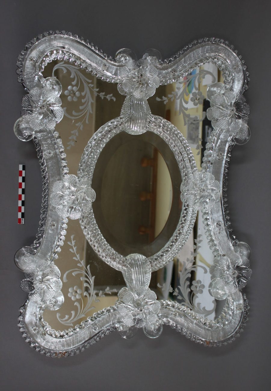 Restauration-conservation d'un miroir de Murano