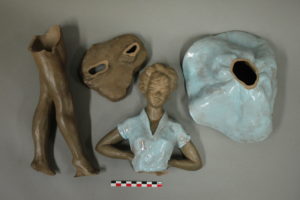 Restauration /réparation d'une céramique /céramiste en atelier Paris/Lille, d’une sculpture de danseuse, terre cuite émaillée et patinée à froid