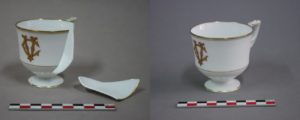 Restauration /réparation d'une céramique /céramiste / verre / émail en atelier Paris/Lille, tasse à café en porcelaine fine avec des dorures représentant des armoiries