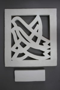 Restauration /réparation /montage / assemblage d'une céramique /céramiste / verre / émail en atelier Paris/Lille, sculpture d'artiste contemporain en grès cérame avec fissure de cuisson