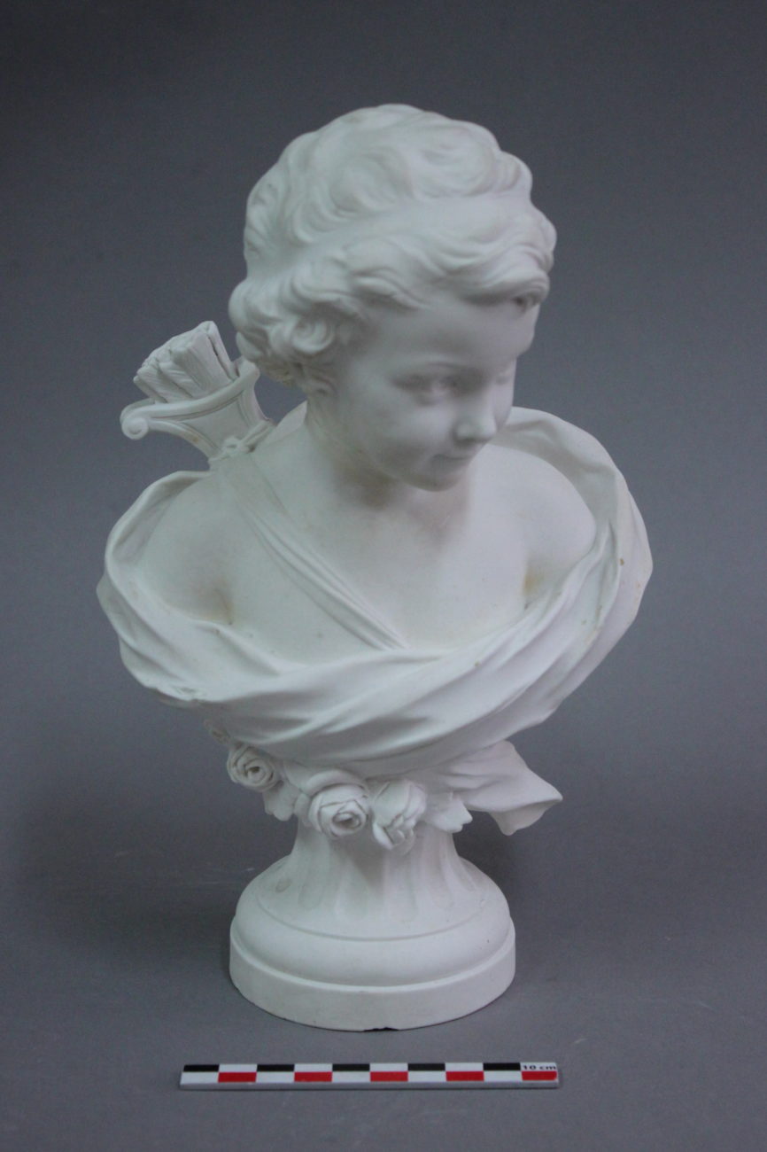 Restauration d’un buste de Cupidon par Agathon Léonard