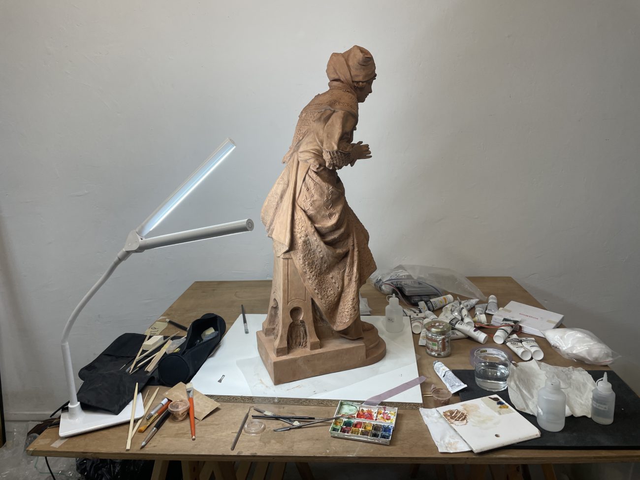 Restauration d’une sculpture de Carrier-Belleuse